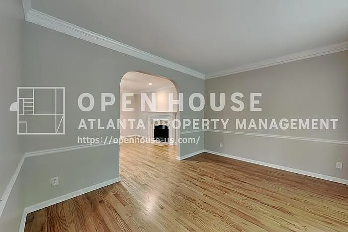 811 Springdale Xing — Photo 6