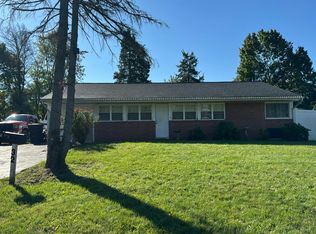32 Sturgis Rd, Kendall Park, NJ 08824