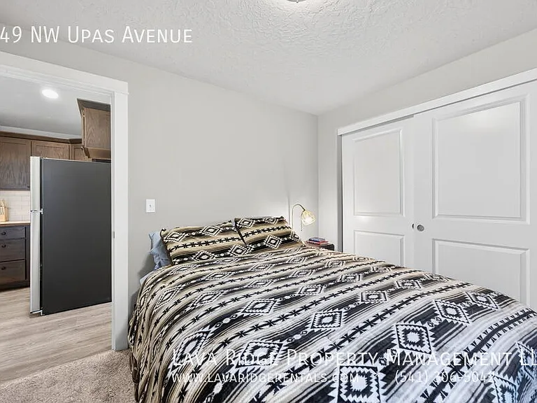 949 NW Upas Ave — Photo 10