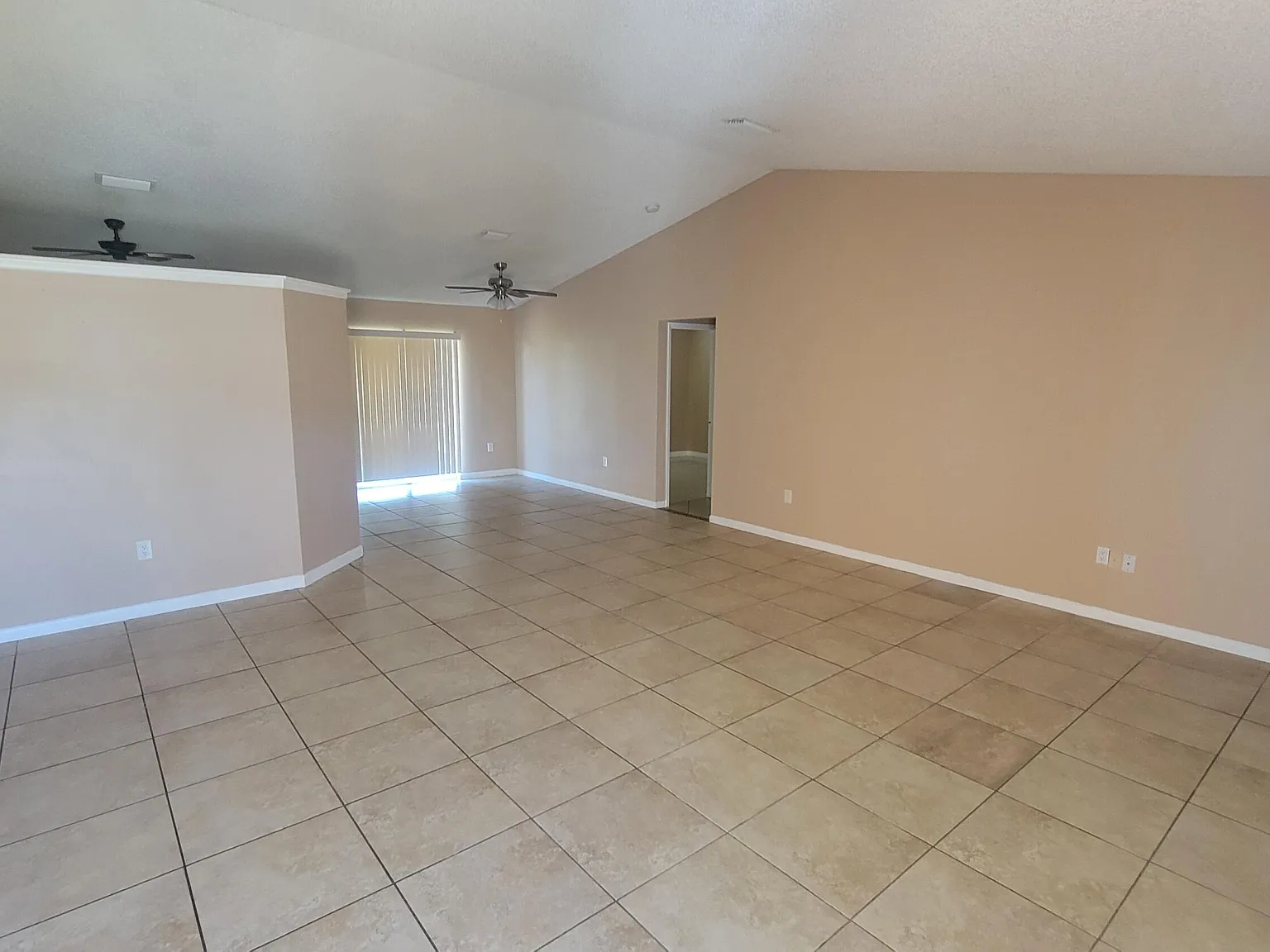 3 bed, 2.0 bath, 1344 sqft, $1,800 — Photo 2
