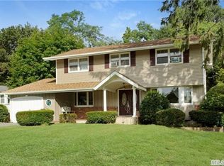 17 Cardinal Ln, Hauppauge, NY 11788