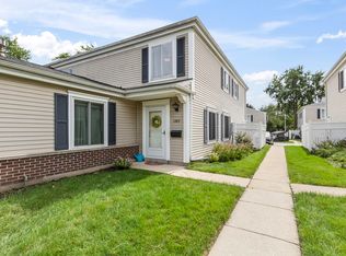 1585 Cove Dr, Prospect Heights, IL 60070