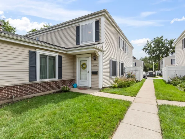 1585 Cove Dr, Prospect Heights, IL 60070