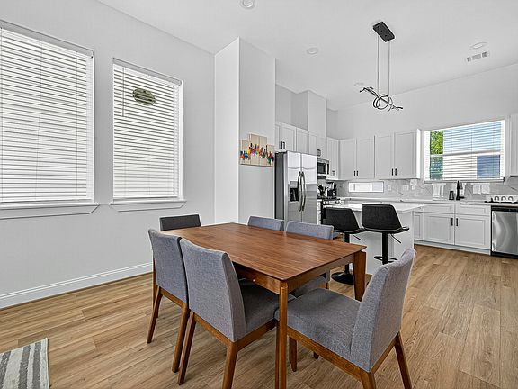 Ample seats for hosting!