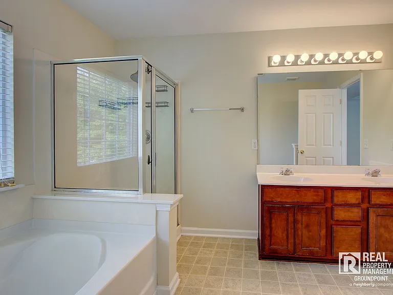 130 Decatur Dr — Photo 14