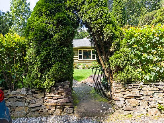 4th image of 82 Pope Rd