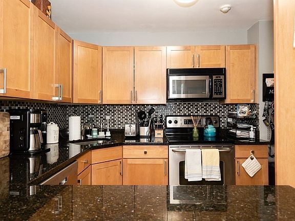 4th image of 48 Coffey St APT 1B