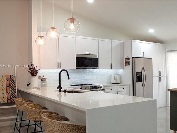 4th image of 2400 SW 19th Ave APT 137