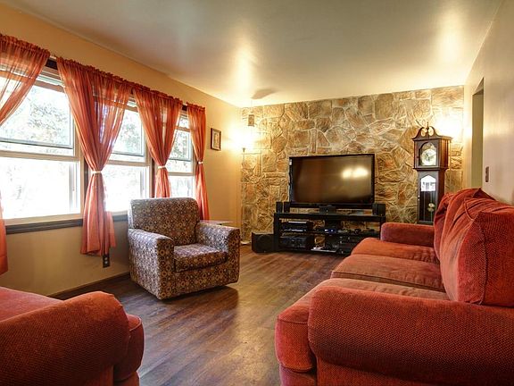 4th image of 602 Pineview Dr