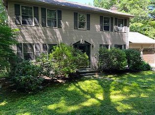35 Glendale Rd, Sturbridge, MA 01518