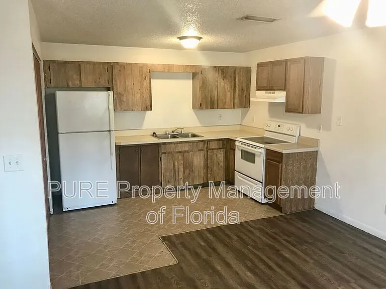3800 NE 41st St #C — Photo 3