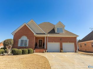 312 Lakepoint Dr, Gadsden, AL 35901