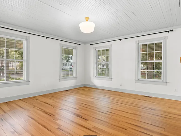 3305 Bradley St SW — Photo 3