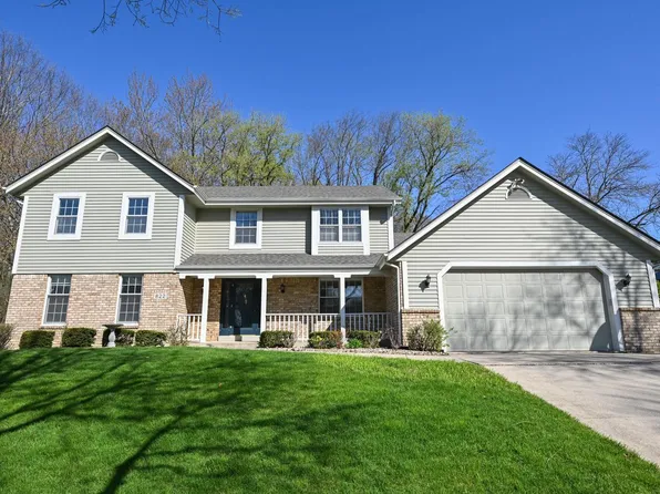 822 South Commanche LANE, Waukesha, WI 53188