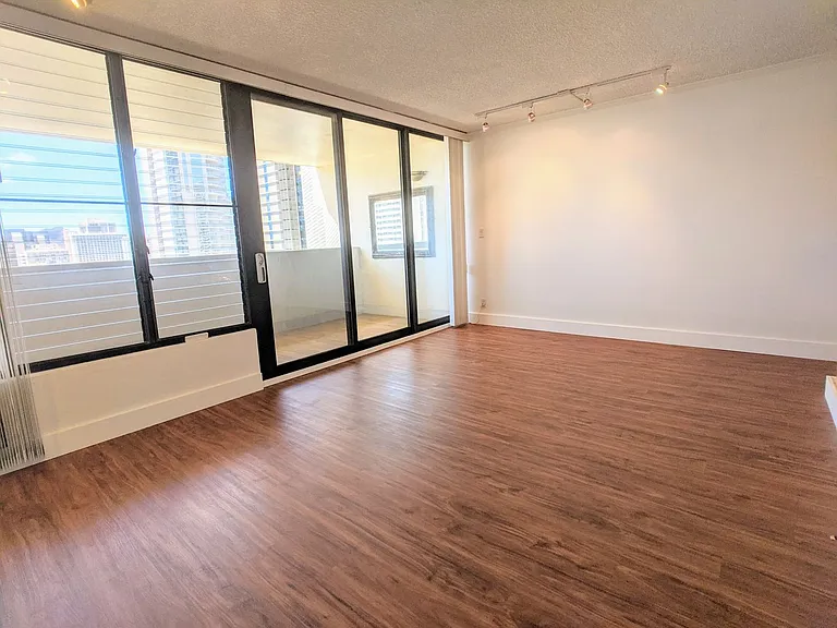 2092 Kuhio Ave #2403 — Photo 2