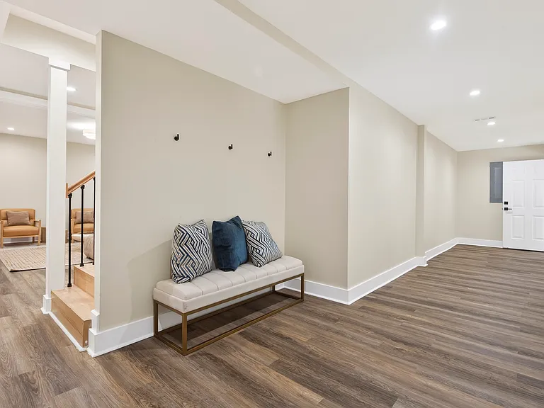 310 Rivoli Cir — Photo 53