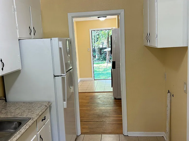 1126 McKinley Ave — Photo 8