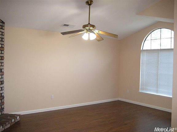 5th image of 817 Deer Park Dr