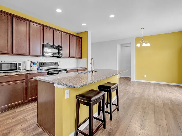 1086 McMurdo Cir — Photo 15