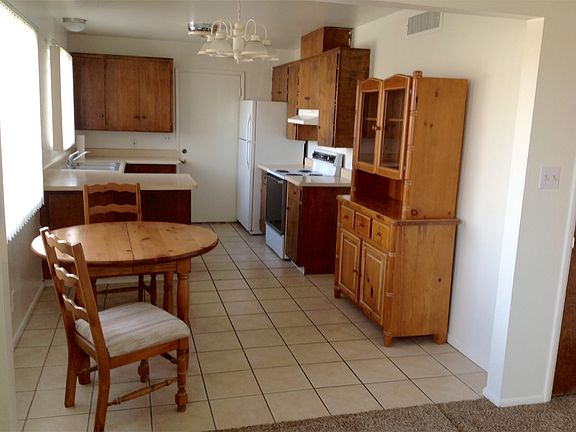 Nice Kitchen with sit at bar