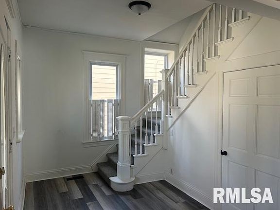 3rd image of 221 N State St