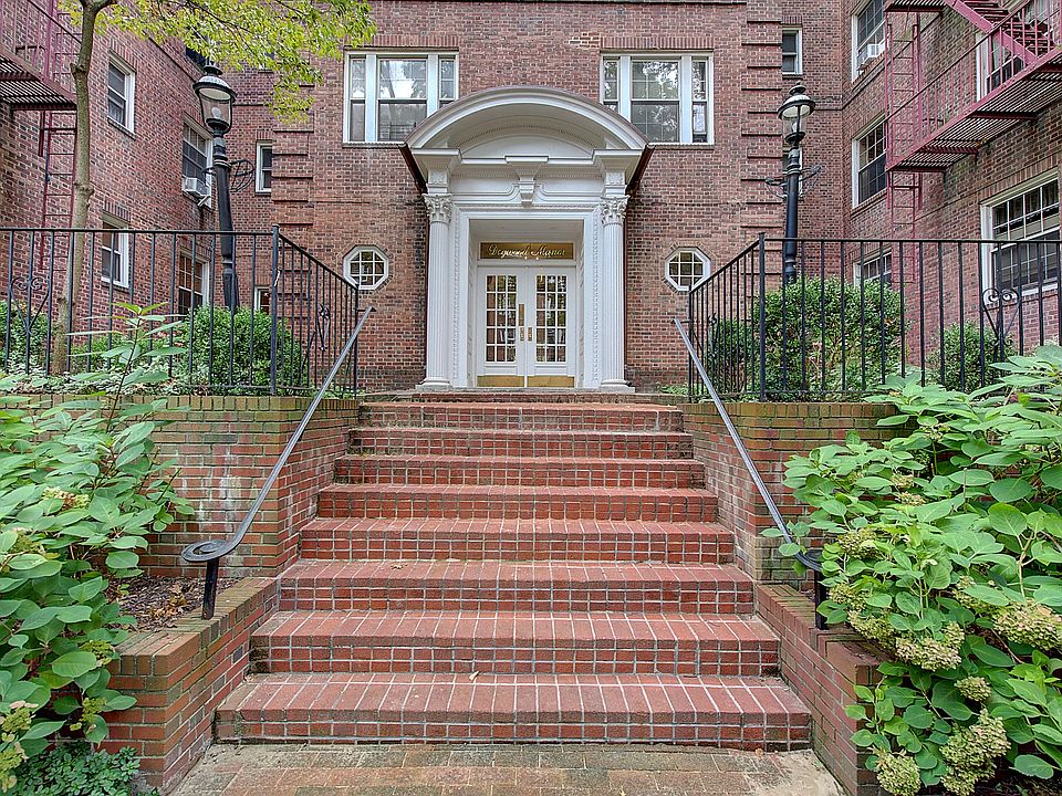 1st image of 117 Park Ln S #D4f