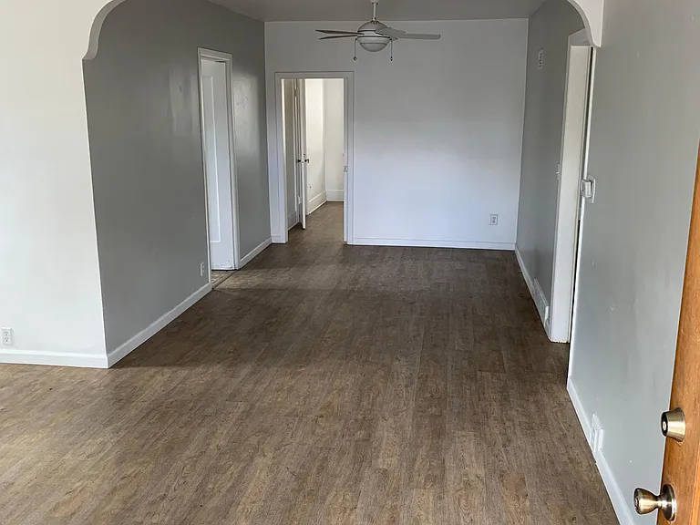 4034 Swift Ave — Photo 2