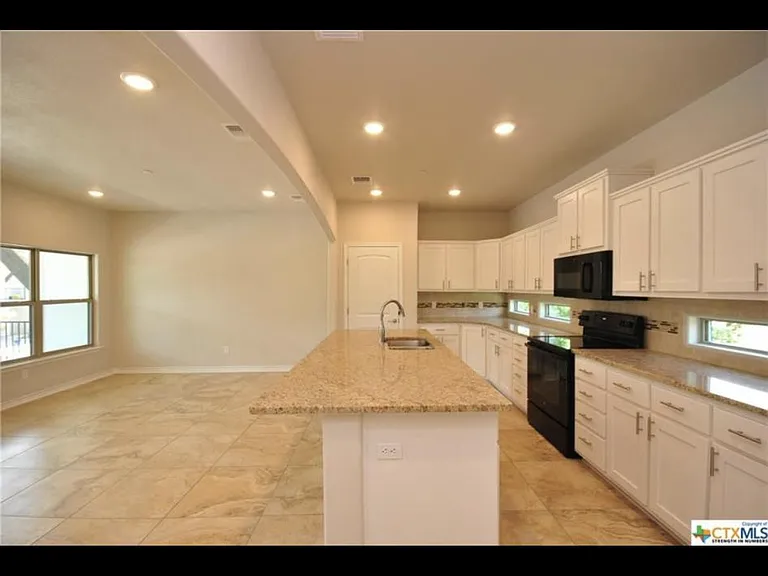 221 Birch Oak Ln — Photo 17