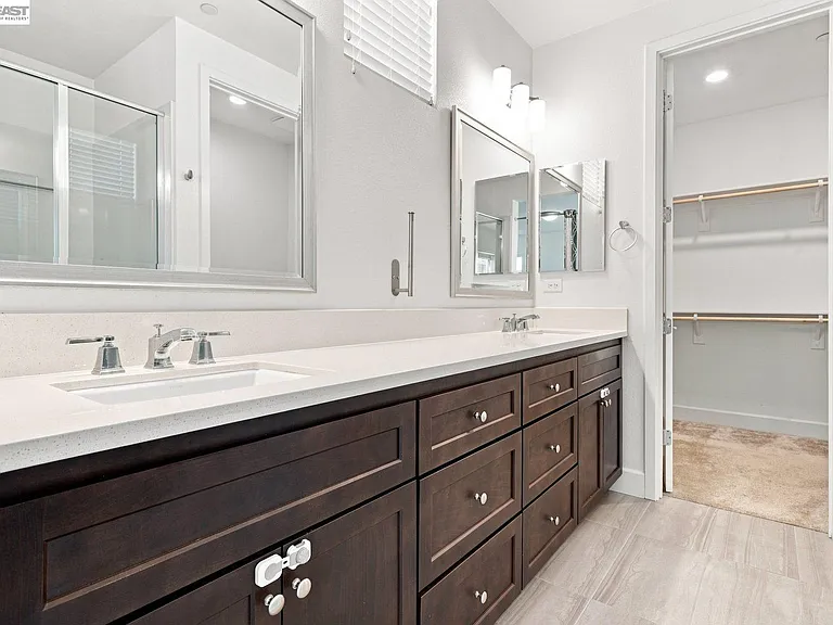 33 W Roccolino Ln — Photo 42