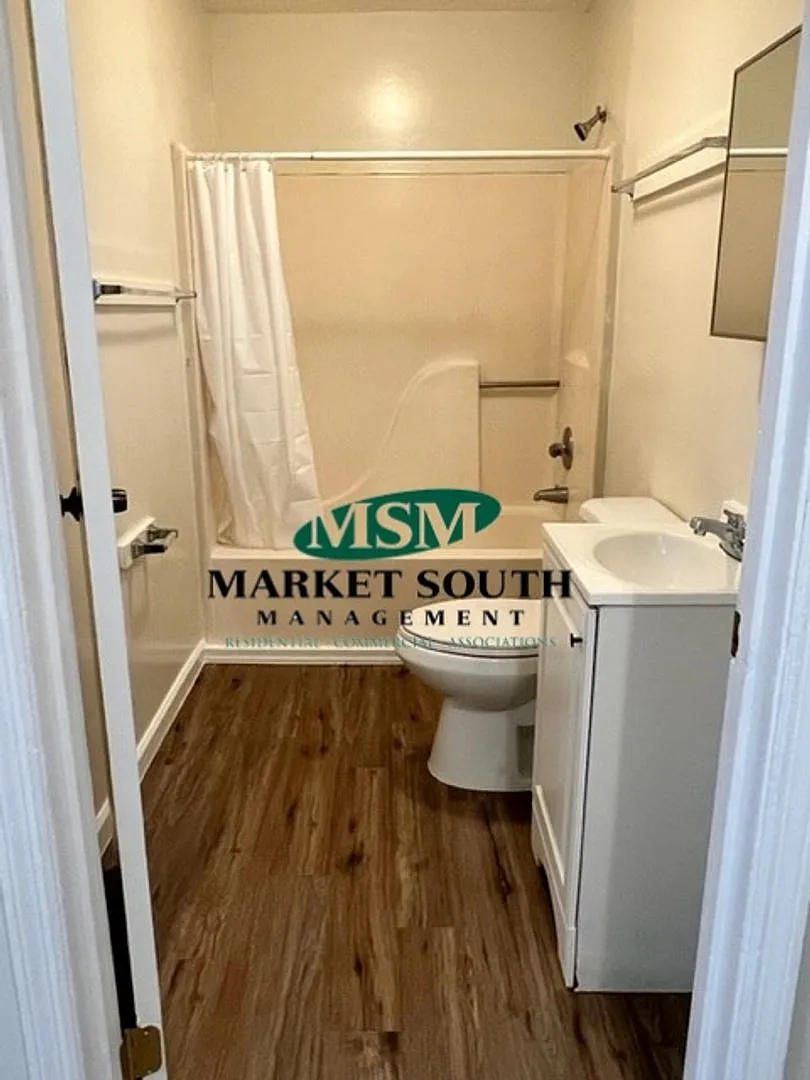 ** Convenient Location ** — Photo 2