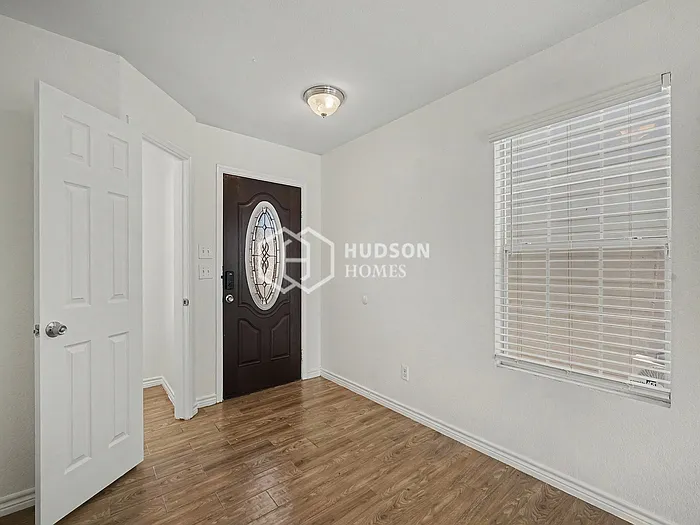 3814 Amber Holw — Photo 3
