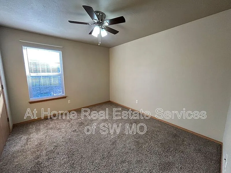 3 bed, 2.0 bath, 1254 sqft, $1,330 — Photo 4