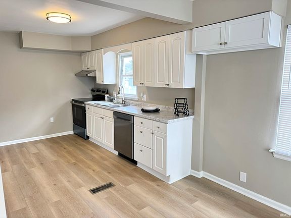 5th image of 4904 Sweetser Ave