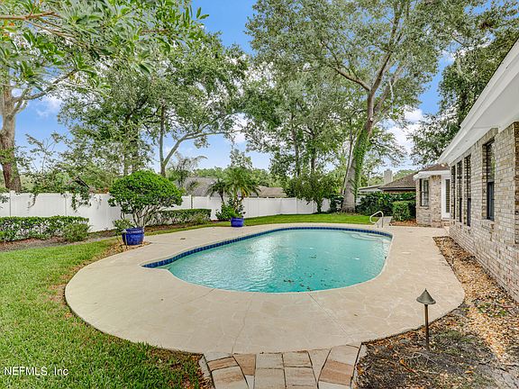 4th image of 2233 STAGGERBUSH Drive