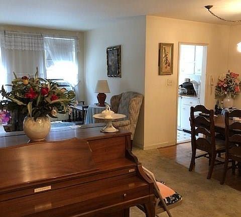 5th image of 2220 Burnett St APT 2H