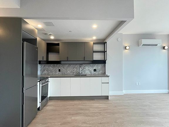 2nd image of 292 Linden Blvd #8F