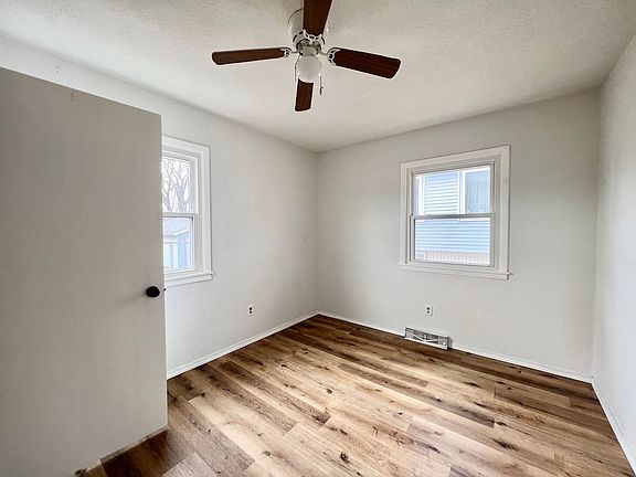 5th image of 1528 6th Ave