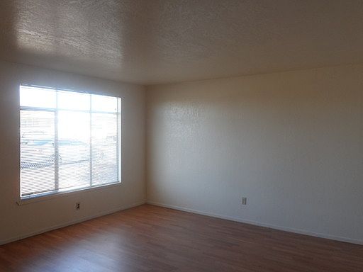 4th image of 1020 E Taos Dr