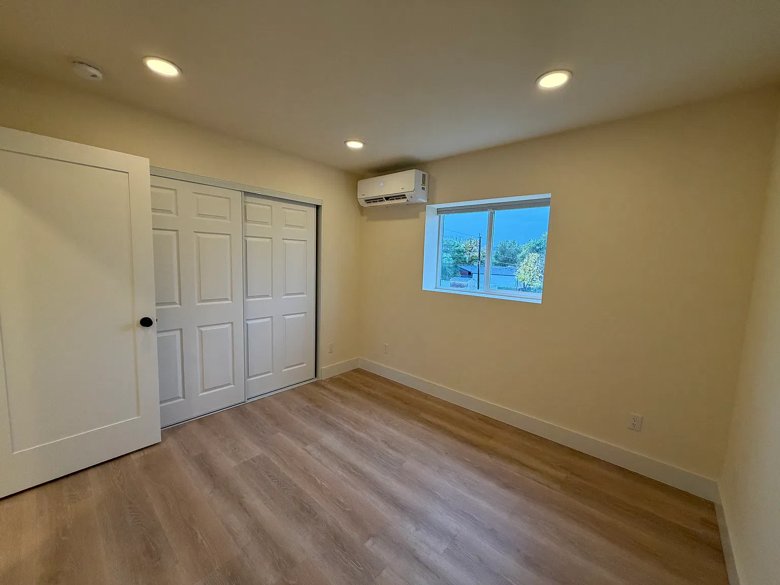 2 bed, 750 sqft, $2,100 — Photo 4