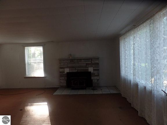 4th image of 3224 Lakeview Dr