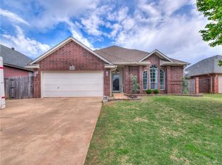 1825 NE 11th St, Moore, OK 73160