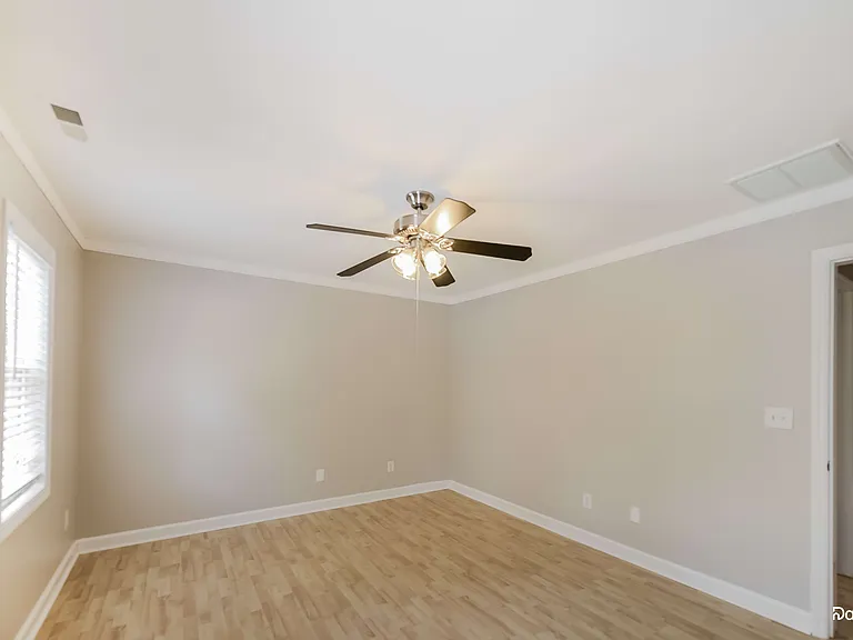 589 Lakeside Valley Dr — Photo 12