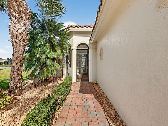 4th image of 9621 SW Camellia Court