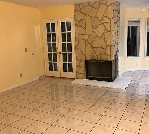 5th image of 20232 Wyandotte St