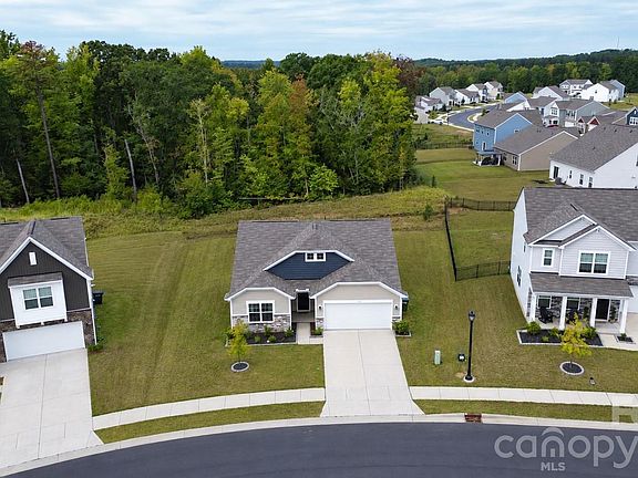 4th image of 533 Millstone Dr