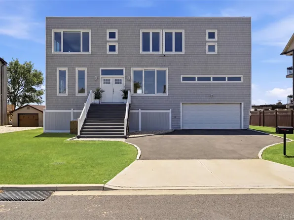 298 W Lido Promenade, Lindenhurst, NY 11757
