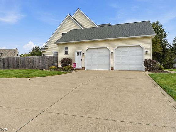 3rd image of 1103 Greenwood Ct