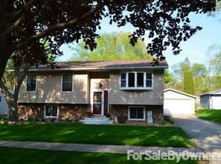 3706 Briarwood Dr, Cedar Falls, IA 50613