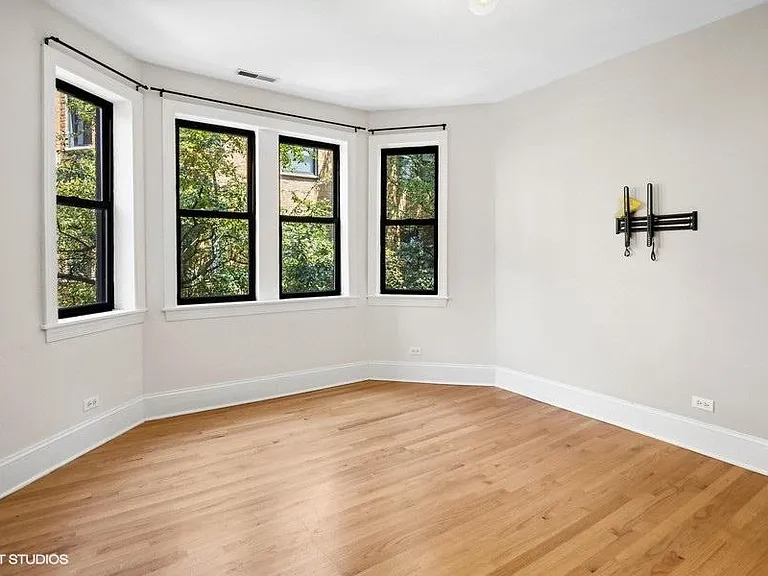 7635 N Greenview Ave #1W — Photo 3