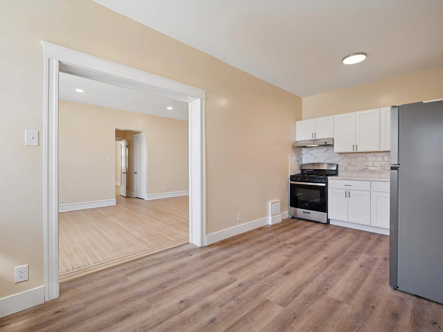 2 bed, 1000 sqft, $1,395 — Photo 3